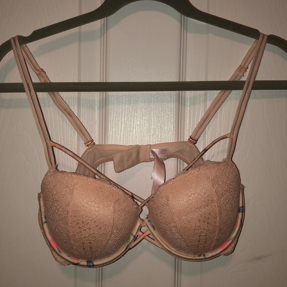 PINK date push-up bra with criss cross